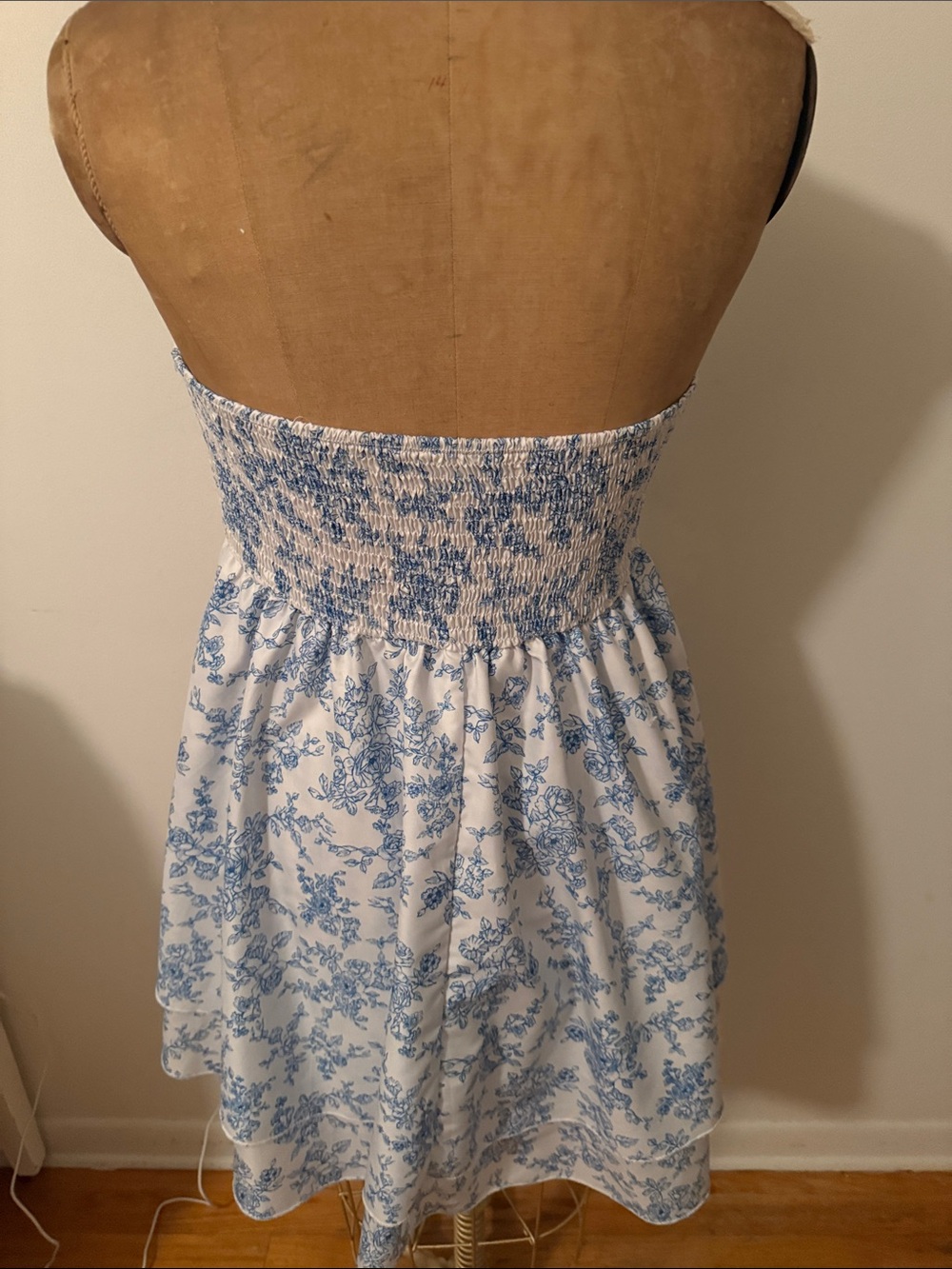 White Ditsy Floral Strapless Dress With Cinched Waist And Double Layer Dress - Picture 5 of 12